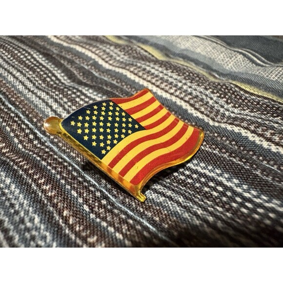 Vintage Aged American Flag Lapel Pin Pins Enamel Hat Shirt  Gold Border Patriot - Picture 3 of 5